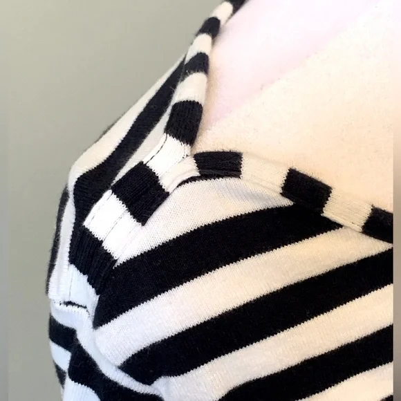 Vineyard Vines Dress - Picture 3 of 6